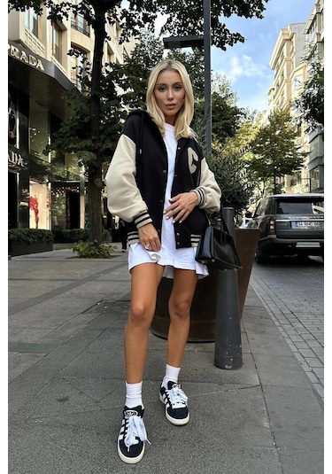 Siyah Kapüşonlu Kolej Mont Siyah