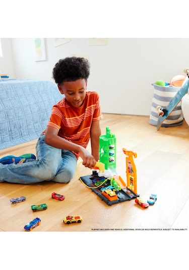 Hot Wheels Elektrikli Araç Şarj İstasyonu Oyun Seti HTN79