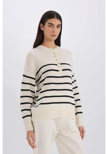 DeFacto Oversize Geniş Kalıp Düğmeli Yaka Çizgili Triko Kazak D4913AXNSER105 Ekru