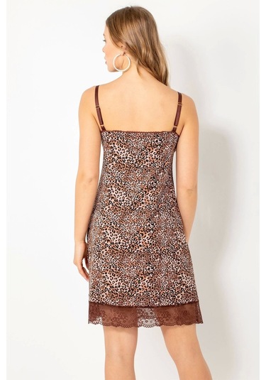 Leopar Desenli Dantel Detaylı Yumuşak Penye Gecelik Takım Ten Ten Rengi