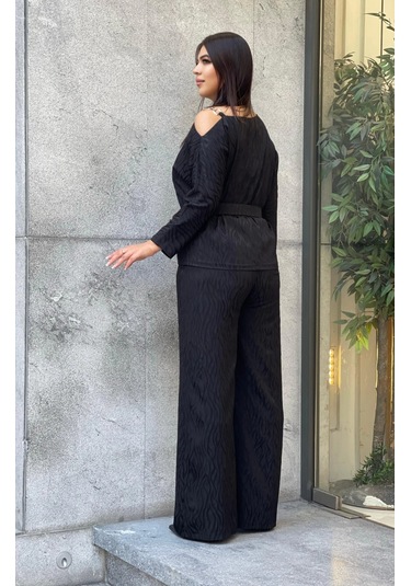 Trend Kadın Büyük Beden Yeni Sezon: Jakarlı Omuz Dekolteli, Aksesuarlı İkili Takım Siyah