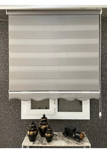 Açık Gri Geniş Pliseli Zebra Stor Perde Eteği Dilimli Alüminyum Kasa Metal Ayak Açık Gri