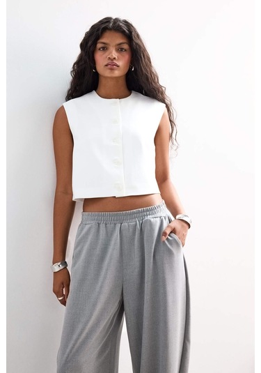 Defacto Cropped Fıt Bisiklet Yaka Krep Yelek F8112AX25AU