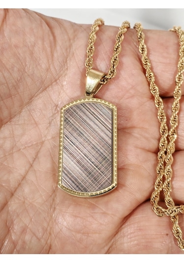 Gold Künye Tasarımlı Dokulu Çelik Kolye - Modern Ve Karizmatik Stil Beyaz