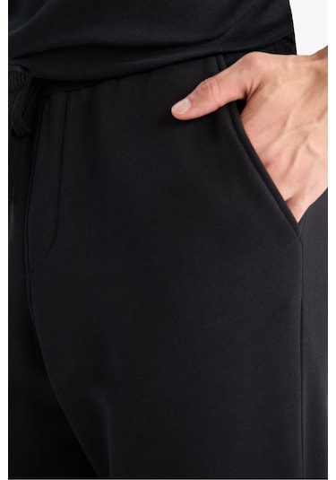 Defacto Regular Fit Beli Bağcıklı Cepli Düz Paça Kalın Eşofman Altı D7836ax25aubk81 Siyah Defacto Regular Fit Beli Bağcıklı Cepli Düz Paça Kalın Eşofman Altı D7836ax25aubk81 Siyah