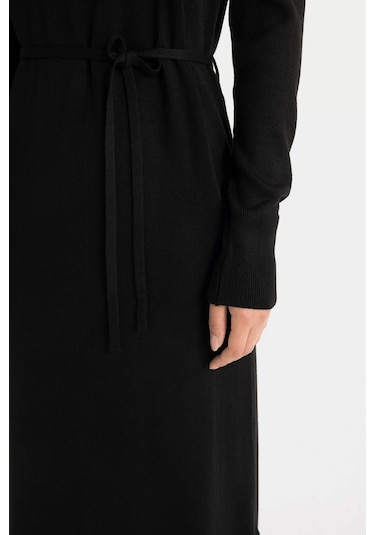 Defacto Regular Fit Yarım Balıkçı Yaka Basic Düz Yırtmaçlı Uzun Kollu Maxi Triko Elbise A9807AX24WNBK53 Siyah