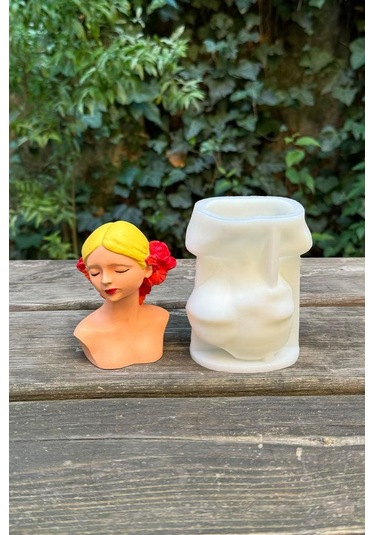 Yana Utangaç Kadın Büst Silikon Mum Kalıbı