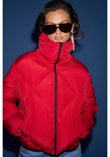 Manon  Kadın Dik Yaka Kapitone Desenli Orta Kalınlıkta Rüzgar Geçirmez Şişme Dış Giyim Kırmızı Mont