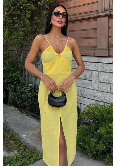 Göğsü Aksesuarlı Önü Yırtmaçlı Elbise 2899 Altın