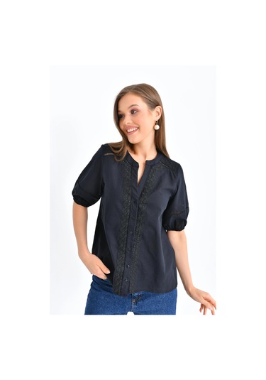 Kadın V Yaka Balon Kol Nakışlı Düğme Detay Dokuma Bluz Siyah