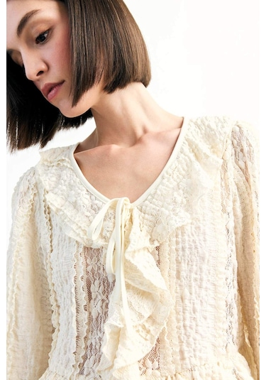 Defacto V Yaka Önden Bağlamalı Volanlı Dantel Bluz F9717ax25smer105 Ekru