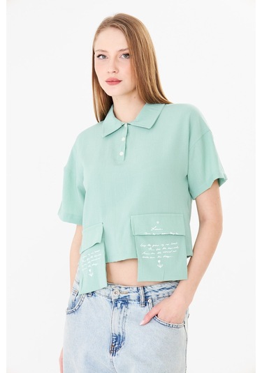 Sortie Collection Polo Yaka Yazı Baskılı Cep Detaylı Crop Bluz Mint MİNT