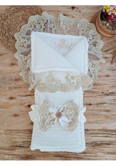 Yenidoğan Beyaz Wool Yün Kumaş Taç Nakışlı Trilüks Kundak Bebek Battaniyesi Beyaz