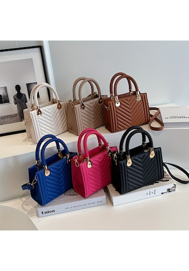 Klasik Kapitone Detaylı Kare Bayan Çanta