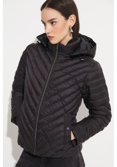 June Elyaf Dolgulu Kapüşonlu Mont Siyah 001