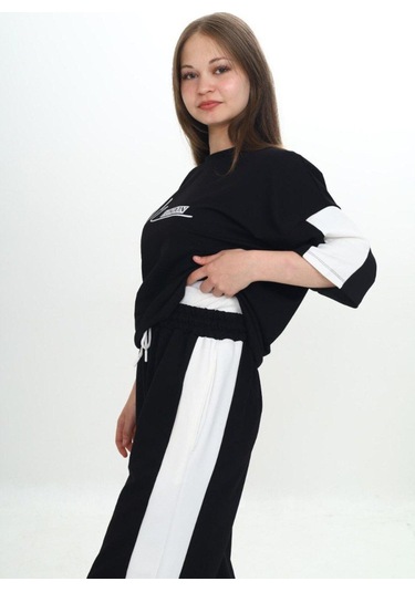 Kız Çocuk %100 Pamuk London Baskılı Oversize Garnili Truvakal Kollu Eşofman Takımı-293-eşt-0010 Siyah Kız Çocuk %100 Pamuk London Baskılı Oversize Garnili Truvakal Kollu Eşofman Takımı-293-eşt-0010 Siyah