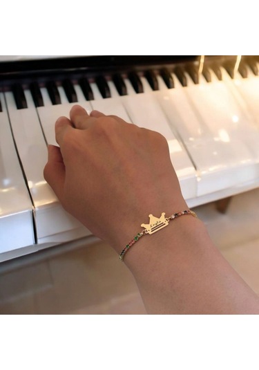 Leyla İsmine Özel Renkli Taş Desenli Taç Motifli 14 Ayar Altın Plakalı Hediye Bileklik-489isim Leyla