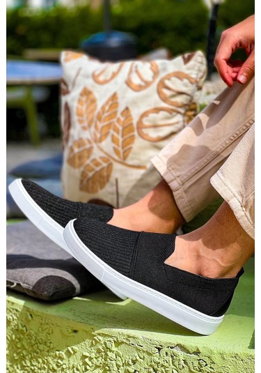 Siyah Triko Yüksek Taban Bağcıksız Günlük Erkek Ayakkabısı Siyah