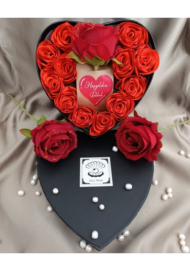 İnci Mode Hoşgeldin Bebek 12+1 Çiçekli Kalpli Kutu Hediyelik Çiçek Kutusu Siyah
