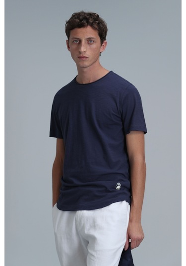 Lufian Junya Erkek Basic Tisört Açik Lacivertvert Açık Lacivertvert 111020203100220 111020203100220 Lacivert Lufian Junya Erkek Basic Tisört Açik Lacivertvert Açık Lacivertvert 111020203100220 111020203100220 Lacivert