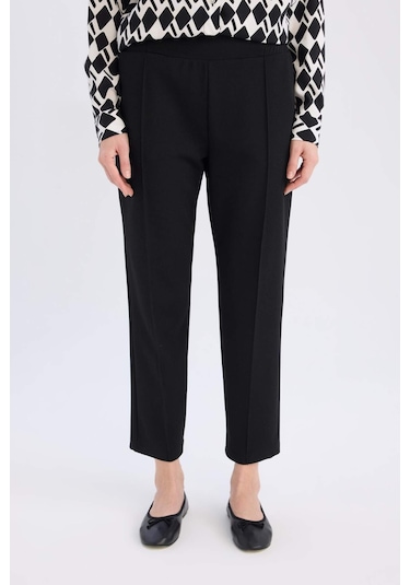 DeFacto Krep Pantolon Carrot Fit Basic Düz Beli Lastikli Dar Paça Cepli D5950AX24WNBK81 Siyah