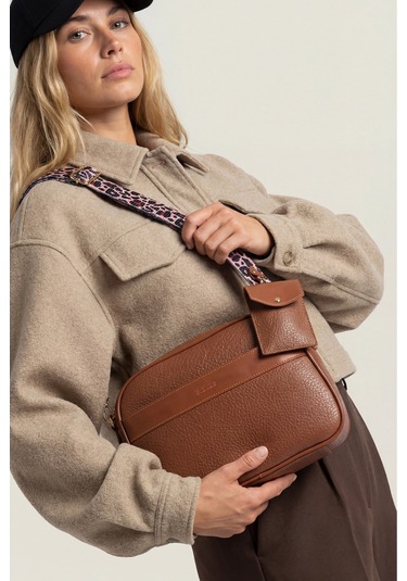 Elatae Çok Gözlü Kadın Çapraz Çanta Camel Cüzdan Charm Detaylı Günlük Şık Kullanım Elt0423