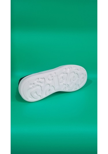 Marcomen Bağcıklı Lv Model Baskılı Kalın Düz Taban Sneaker Ayakkabı 21006 Beyaz Siyah