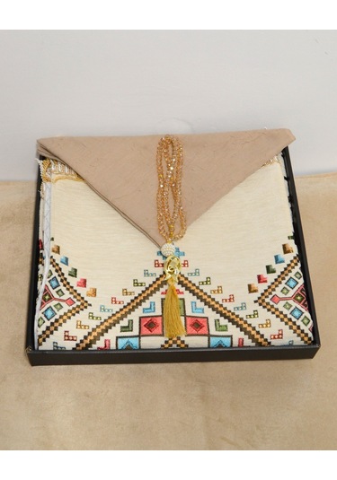 Çeyizlik Hediyelik Seccade Eşarp Tesbih Set Kilim Desenli Kadife Astarlı Seccade, Eşarp, Kristal Tesbih Özel Kutulu Lüks Hediye Seti Beyaz