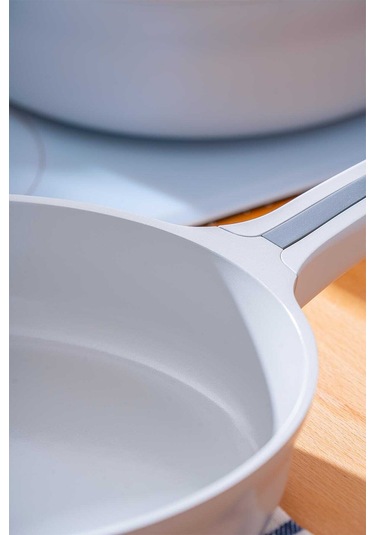 Acar Ultimate Pro Döküm 7 Parça Tencere Seti Beyaz