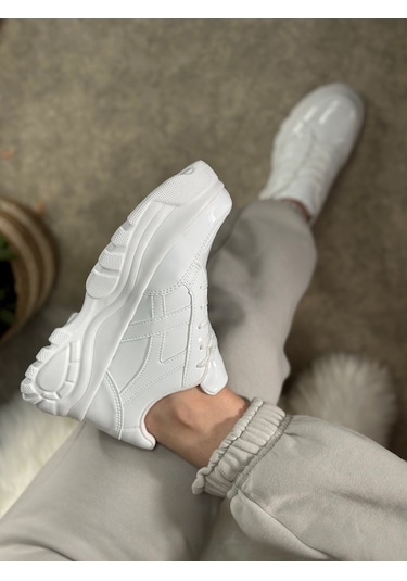 Günlük Kadın Sneaker Kalın Yüksek Taban Bağcıklı Rahat Tiger Şeritli Spor Ayakkabı 032 07 - Beyaz Rugan