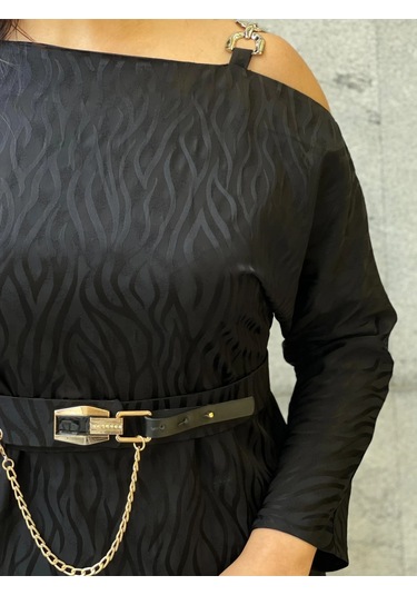 Trend Kadın Büyük Beden Yeni Sezon: Jakarlı Omuz Dekolteli, Aksesuarlı İkili Takım Siyah