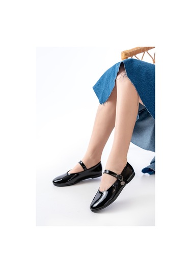 İnf-324 Siyah Rugan Baretli Tokalı Günlük Kadın Babet Beyaz