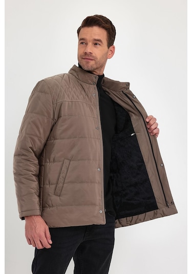 Erkek Krem Standart Fit Normal Kesim Içi Kürklü Dik Yaka Çıtçıt Detaylı Fermuarlı Kışlık Mont-Krem