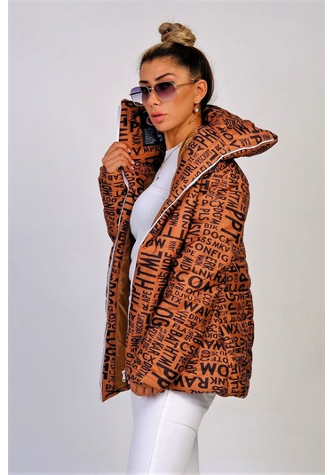 Kadın Kahverengi Dik Yaka Su Geçirmez Yazılı Uzun Şişme Mont