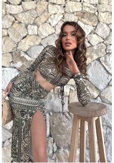 Antik Desenli Yan Büzgülü Yırtmaçlı Esnek Tül Kumaş Etek Uzun Kol Crop Takım Yeşil