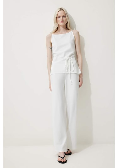 DeFacto Regular Fit Kayık Yaka Bağcıklı Pike Kolsuz Bluz E5778AX25SPWT47 DeFacto Regular Fit Kayık Yaka Bağcıklı Pike Kolsuz Bluz E5778AX25SPWT47