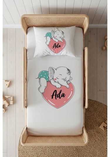 %100 Pamuk Saten İsme Özel İsimli 100x200 Tek Kişilik Lastikli Çarşaf Seti Kalpte Bebek Fil Beyaz