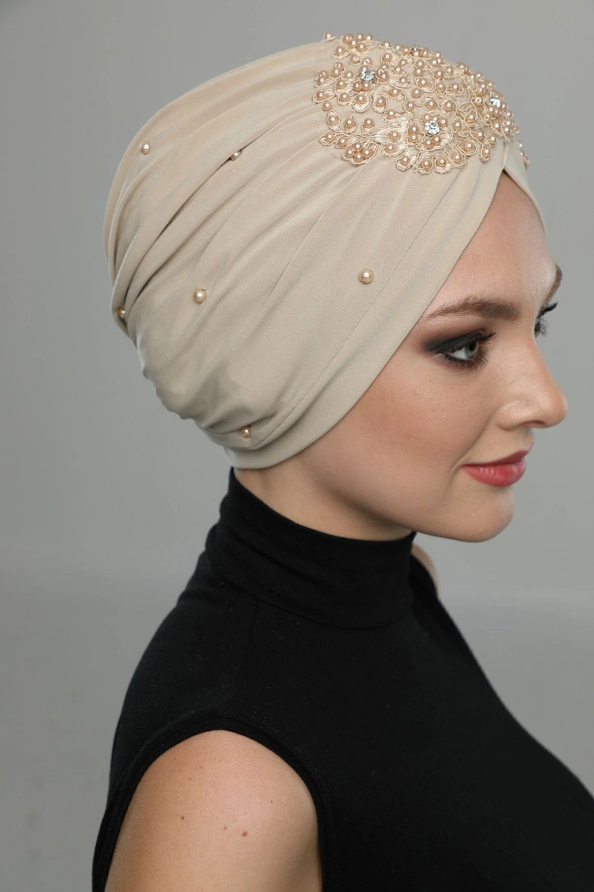 Kopma Astarlı Işlemeli Bej Dantel Motifli Hazır Türban Tesettür Abiye Bone Bej Dantel