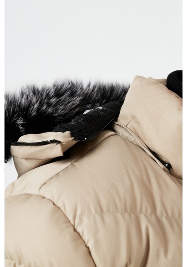 Buratti Slim Fit Suni Kürklü Peluş Astarlı Çıkarılabilir Kapüşonlu Şişme Erkek Mont 5761080 B Taş Buratti Slim Fit Suni Kürklü Peluş Astarlı Çıkarılabilir Kapüşonlu Şişme Erkek Mont 5761080 B Taş