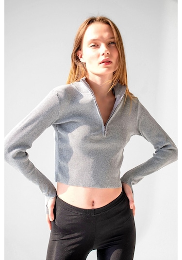 Siyah Bilek Detaylı Fermuarlı Crop Bluz Gri