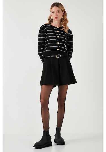 Lela Standart Fit Çizgili Yumuşak Dokulu Crop Triko Bayan Hırka 4615551 Siyah Lela Standart Fit Çizgili Yumuşak Dokulu Crop Triko Bayan Hırka 4615551 Siyah