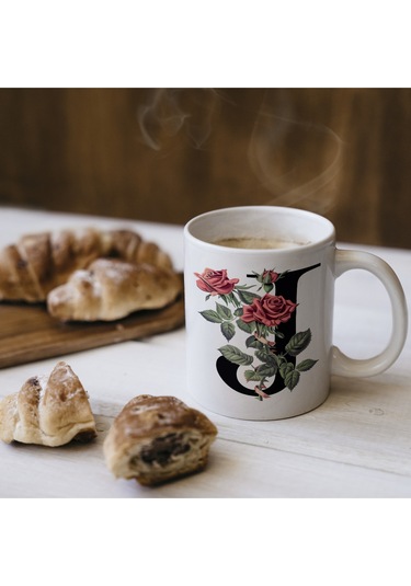 J Baş Harf Kırmızı Güller İle Sarılı Bardak 330 Ml Kişiye Özel Çiçekli Hediye Beyaz