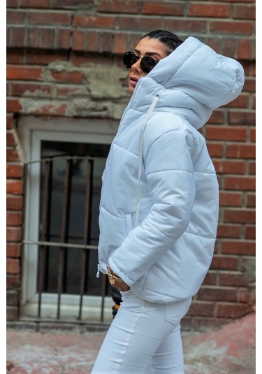 Kadın Beyaz Su Geçirmez Kapüşonlu Şişme Mont