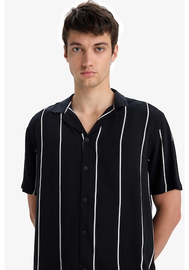 DeFacto Regular Fit Apaş Yaka Çizgili Yazlık Kısa Kollu Gömlek E2559AX25SMBK81 DeFacto Regular Fit Apaş Yaka Çizgili Yazlık Kısa Kollu Gömlek E2559AX25SMBK81