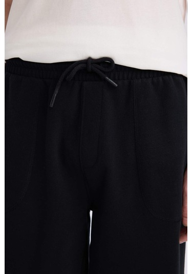 Defacto %100 Pamuk Slim Fit Dar Kesim Dar Paça Cepli Basic Düz Şort B8673ax25smbk81 Siyah Defacto %100 Pamuk Slim Fit Dar Kesim Dar Paça Cepli Basic Düz Şort B8673ax25smbk81 Siyah