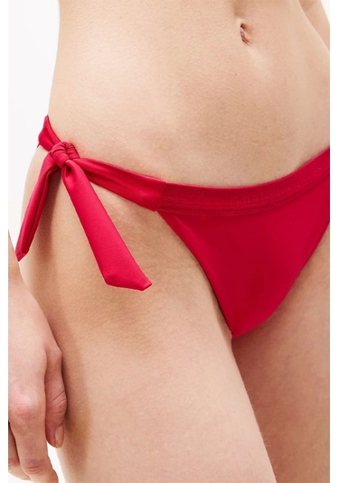 Tommy Hilfiger Kadın Tonal Logo Bikini Altı Kırmızı