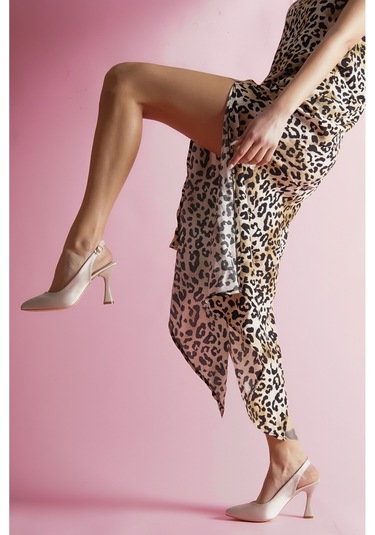 Rozalinda Bej Saten Önü Sivri Günlük Kullanım Topuklu Ayakkabı Bej Saten