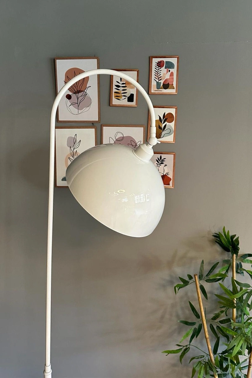 Beyaz Lambader Hareketli Başlık Modern Dekoratif Metal Oturma Odası Çalışma Odası Zemin Lambası Beyaz