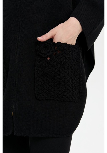 Kadın Dik Yaka Cebi Gül İşlemeli Fermuarlı Kısa Panço Siyah Siyah