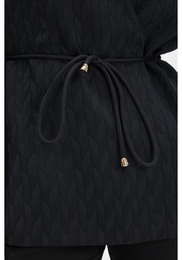 Örgü Desenli, Kuşaklı Bluz - Modern Ve Şık Tasarım - Günlük Ve Özel Kullanım İçin Zarif Tasarım Bej